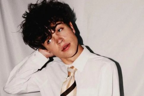 薩頓英超預(yù)測(cè)嘉賓創(chuàng)作歌手兼桑德蘭球迷湯姆·A·史