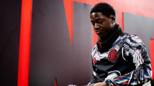 科比·梅努上一次代表曼聯(lián)在英超聯(lián)賽中首發(fā)是在5月11日對陣西漢姆聯(lián)的比賽中