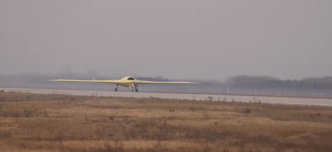 重大突破！彩虹7隱身無(wú)人機(jī)首飛成功