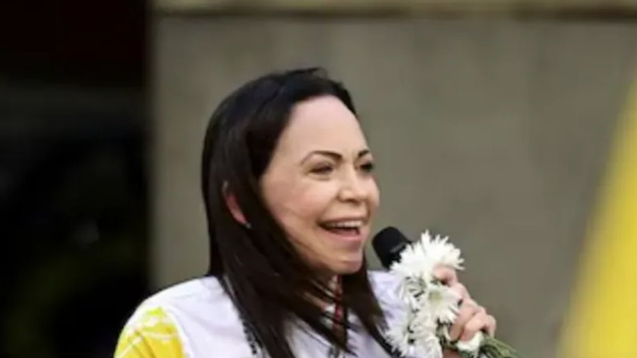 自2024年8月挑戰(zhàn)他的統(tǒng)治以來(lái)，她一直隱居在委內(nèi)瑞拉。