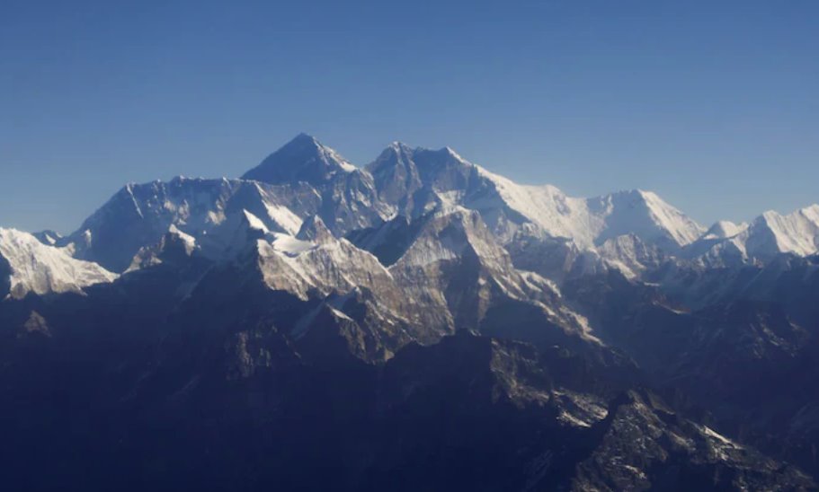 珠穆朗瑪峰長期以來一直受到登山者遺留垃圾的污染。