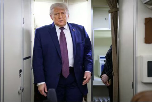 特朗普暗示可能連任第四任總統(tǒng) 民調(diào)結(jié)果卻相反