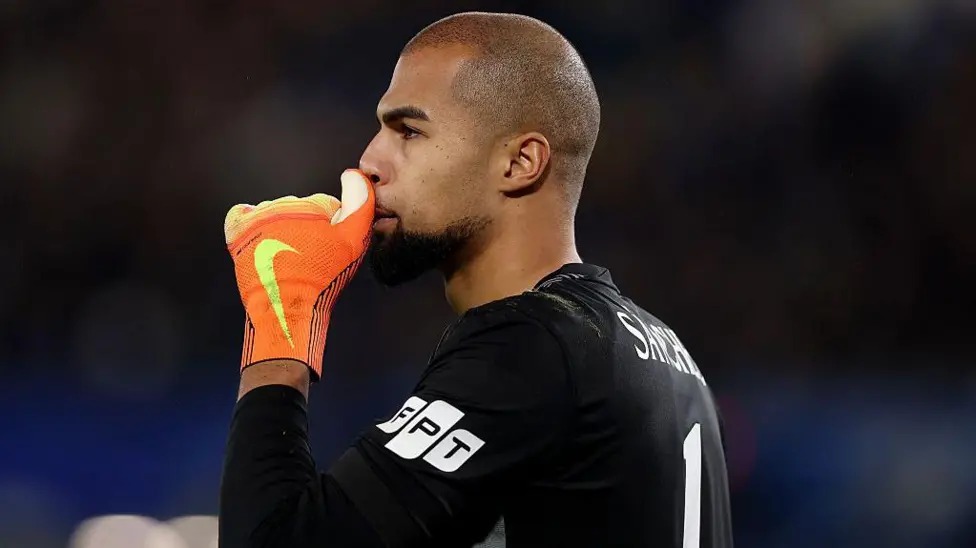 羅伯特·桑切斯在對(duì)陣阿森納的比賽中出現(xiàn)失誤