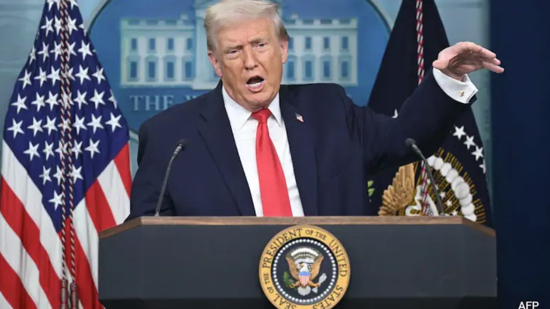 當(dāng)記者問特朗普是否希望&ldquo;和平委員會取代聯(lián)合國&rdquo;時，特朗普回答說：&ldquo;也許吧。&rdquo;