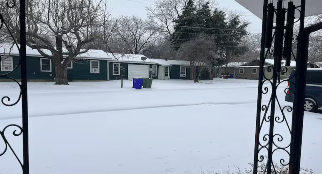 暴風(fēng)雪和冰雹襲擊美國西部和中部，強風(fēng)暴席卷美國大部分地區(qū)
