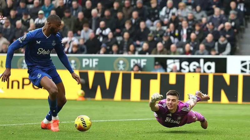 貝托攻破了尼克&middot;波普的球門